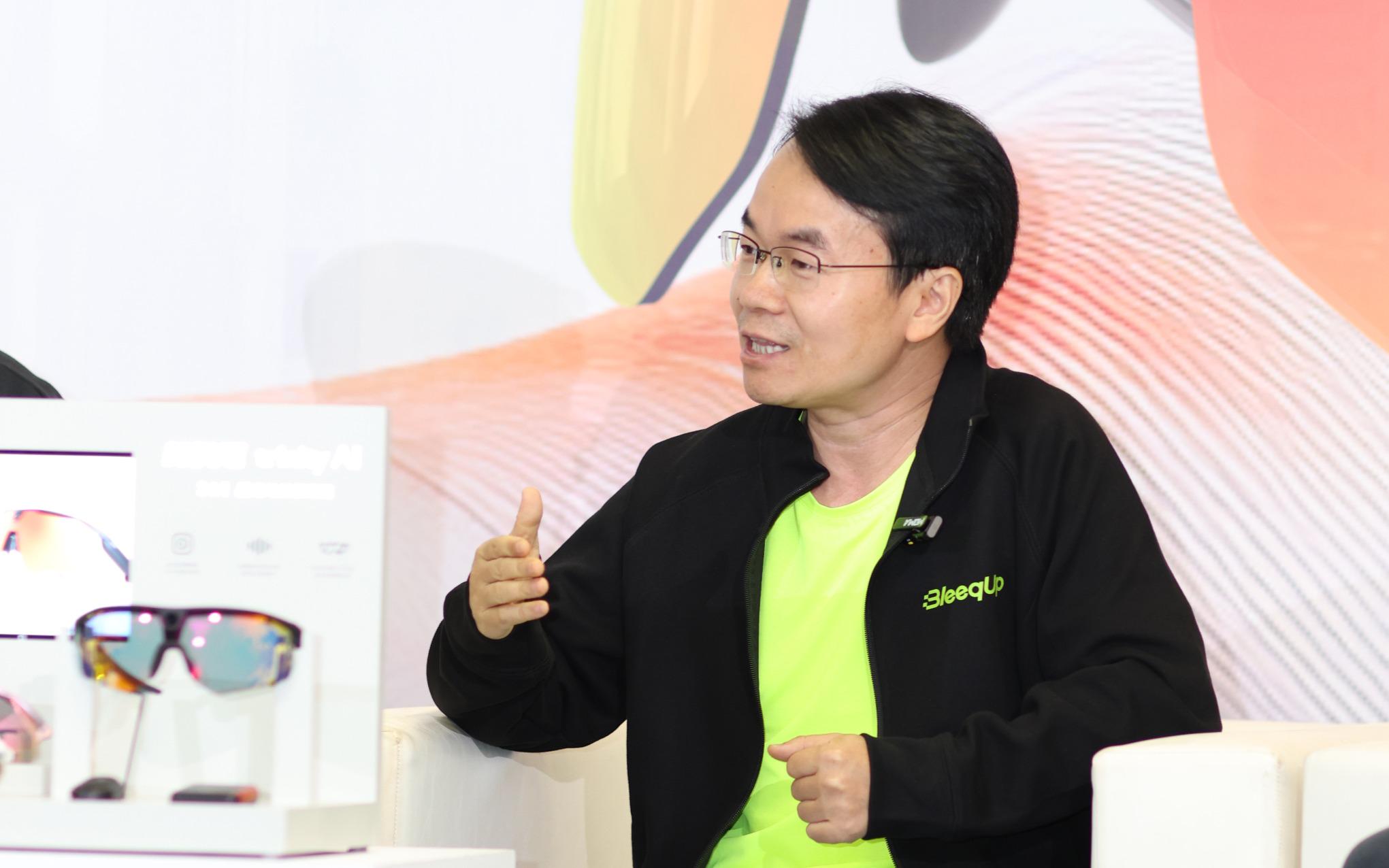 AI眼镜2025大考：是蓝海还是泡沫？运动拍摄成新战场